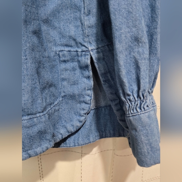 Old Navy Denim Chambray Top - Picture 2 of 6